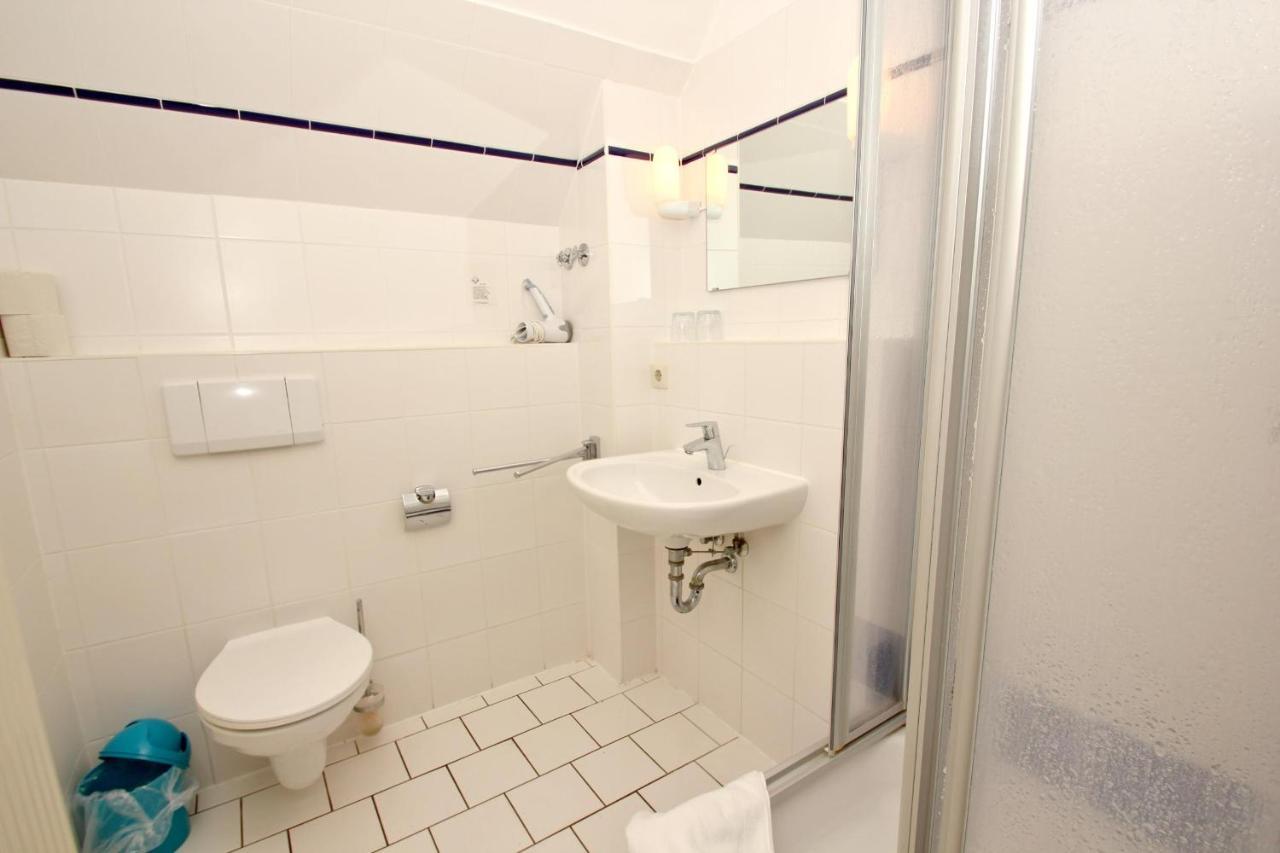 F-1010 Strandhaus Moenchgut B&B Doppelzimmer Nr 35 Lobbe Bagian luar foto